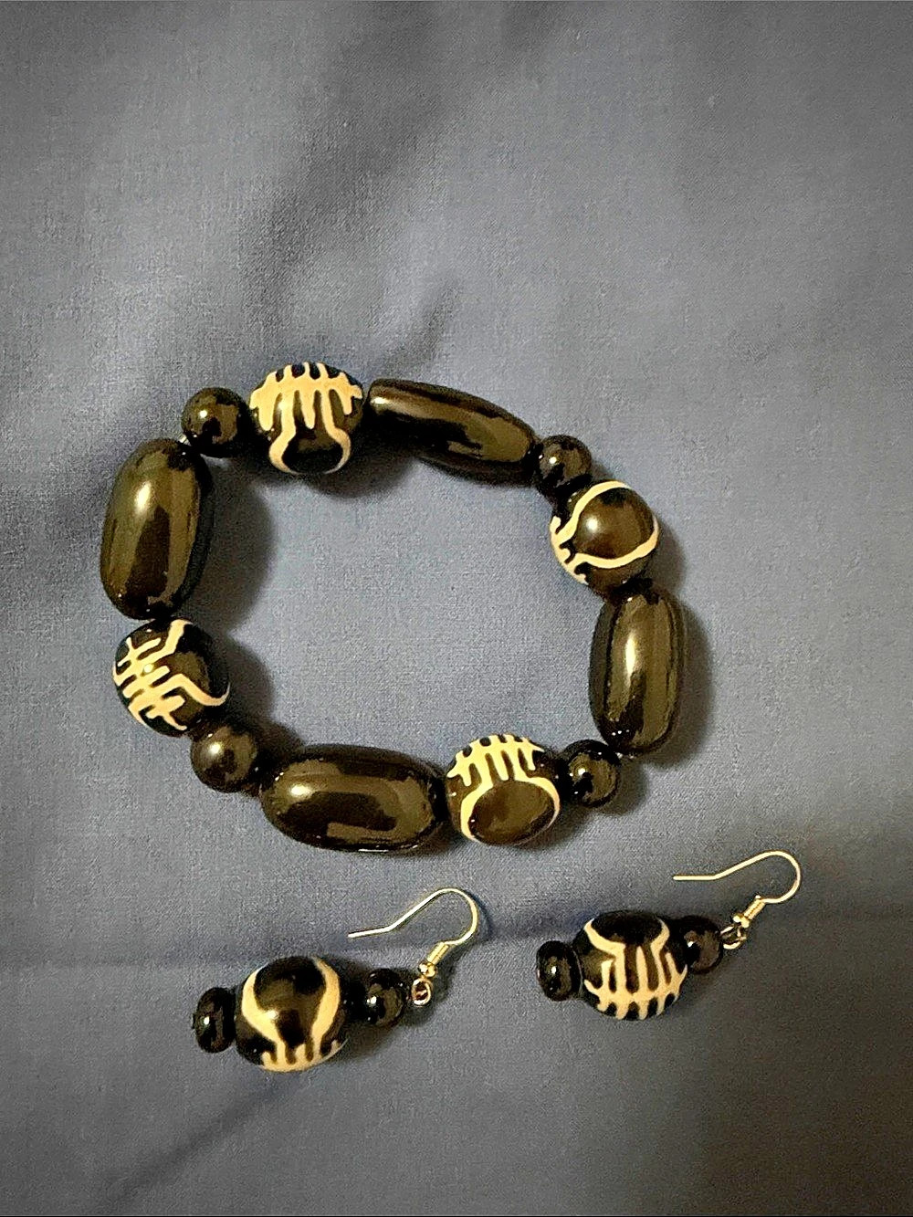 Black & Cream Beaded Bracelet and Earrings Like New